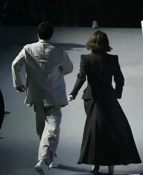 娱乐圈吃瓜爆料博主剪影,跟随吃瓜博主探寻幕后真相